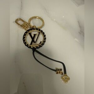 💕STUNNING LV Black and Gold Key Holder💕